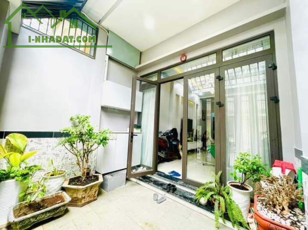 Nhà đẹp ở ngay Bình Đông hẻm 8m, 60m2, 3T, khu an ninh, cách mặt tiền vài căn, SHR - 3