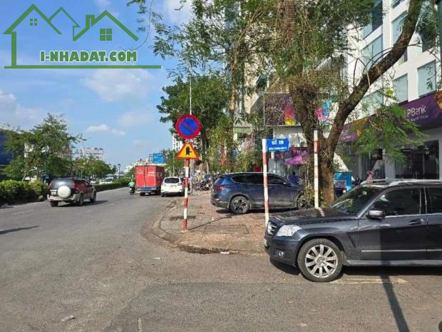 Bán nhà Gia Thụy. Gần khu cán bộ Hàng Không. Chỉ 30m ra ô tô tránh vỉa hè. Lh 0965858116. - 2