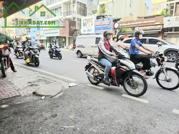 Trung tâm Phú Nhuận - Phan Đình Phùng HXH quay đầu trước nhà - 84m2 - 2 tầng - 2 mặt hẻm n - 3