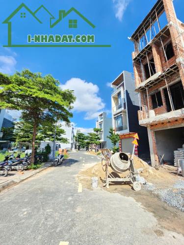 Bán nhà 1 trệt 2 lầu + tum sân thượng KDC Lộc Phát Residence, P.Thuận Giao, Tp.Thuận An - 2