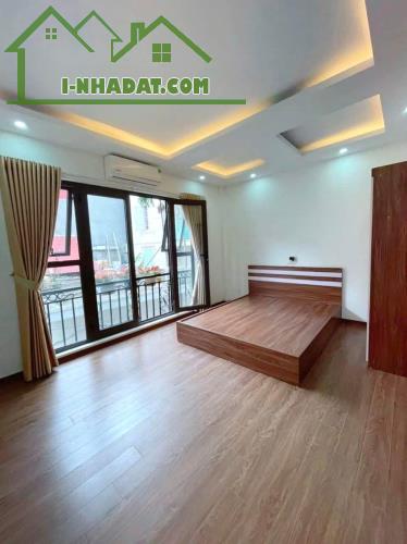 Bán nhà phố Khương Đình, gần phố, 10P cho thuê, 50m2, 6 tầng, giá 14.5 tỷ