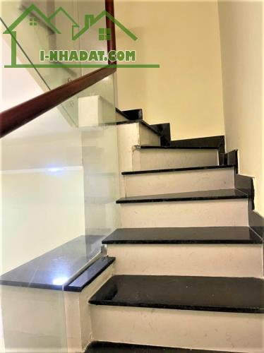 NHÀ QUẬN 1 SÁT MẶT TIỀN NGUYỄN VĂN NGUYỄN, HẺM 3M THÔNG, KINH DOANH, ~30M2 4 TẦNG 5 TỶ HƠN - 1