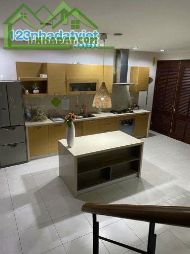 Bán nhà Bồ Đề Long Biên 60 X 5 tầng, dân xây kiên cố, ô tô dừng đỗ ngày đêm, gần Hồ, 9 tỷ