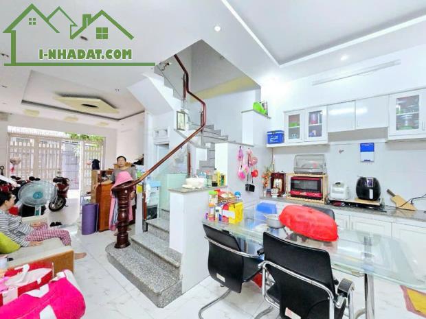 Chỉ 8,1 Tỷ có nhà Nguyễn Xí 51m2 3 Tầng Xe Hơi vào nhà - 2