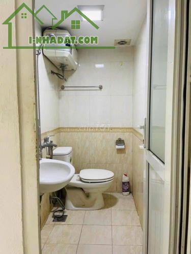 Cho thuê nhà nguyên căng ngõ 226 Lê Duẩn,  26m² x 5 tầng, 3 phòng ngủ, 3 WC, full nội - 1