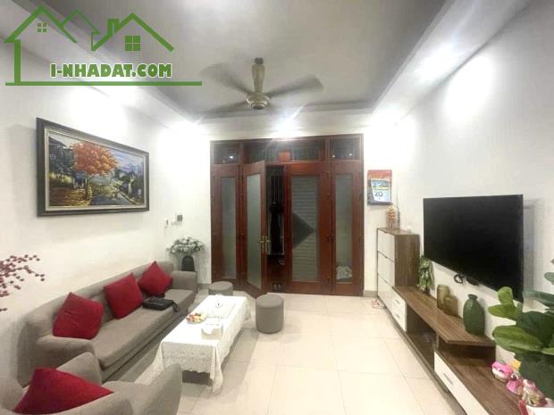 Chính chủ gửi Bán GÁP Nhà 5 tầng Dân xây Kẻ Tạnh, full nội thất, 31m, MT 4.1m, giá 4.x tỷ