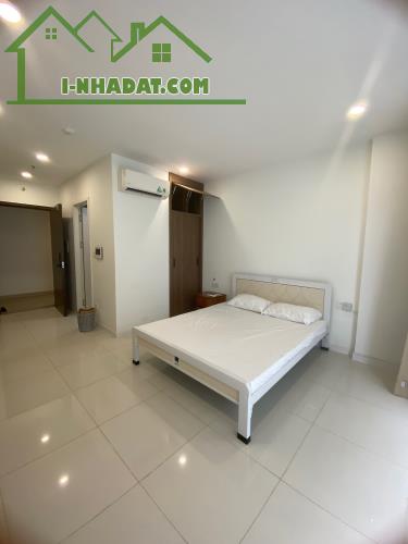 Central Premium 854 Tạ Quang Bửu, DT 37m2, giá 2,35 tỷ, view Hồ bơi, Full nội thất