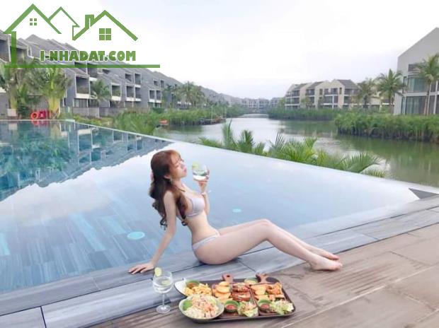 BÁN SIÊU VILLA. SÁT SÔNG .CẠNH BIỂN. NGAY VƯỜN DỪA 7 MẪU Ở HỘI AN