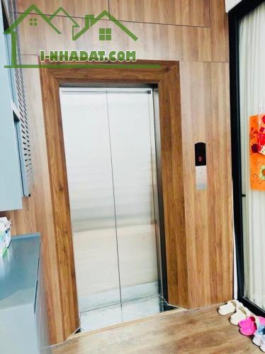 40m2*7 tầng thang máy-CẦU GIẤY- ô tô đỗ cửa, nhà đẹp ở ngay- sổ đỏ chính chủ nhỉnh 10tỷ. - 1