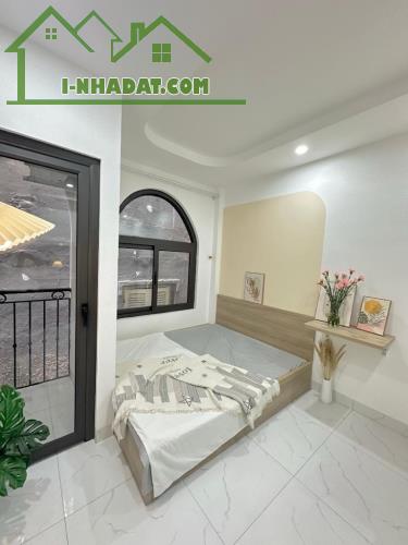 TOÀ CCMN 47m² - MỚI TINH 6 TẦNG THANG MÁY - 3 MẶT THOÁNG DOANH THU KHỦNG . Chỉ 9.x