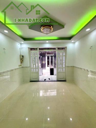 NHÀ NGAY TRƯỜNG HỌC ÂU DƯƠNG LÂN, DT 40M2, HẺM XE HƠI, 0902493390