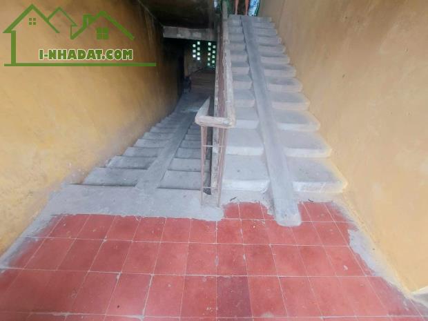 Bán căn hộ tập thể Thái Thịnh, 60m2, 2pn,  ô tô đỗ chân cầu thang. Nhỉnh 3 tỷ - 2