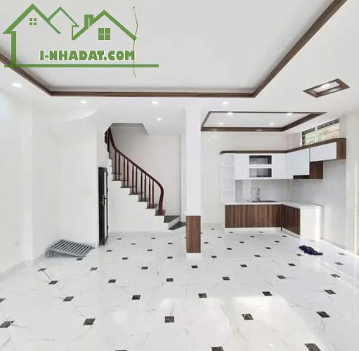 SIÊU HIẾM! BÁN 🏠NHÀ DÂN XÂY PHỐ TRẠM -LONG BIÊN – 40M², 5 TẦNG, GIÁ NHỈNH 5TỶ, GẦN Ô TÔ