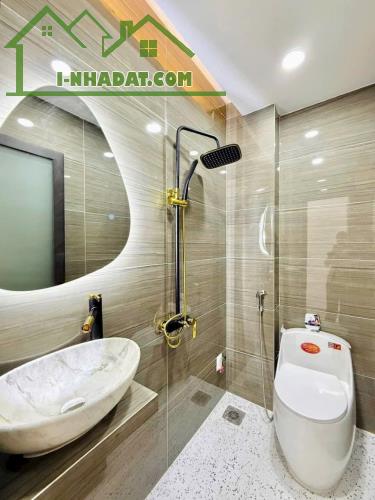 HẺM CHẠY VI VU ĐƯỜNG TRẦN HƯNG ĐẠO, PHƯỜNG CÔ GIANG, QUẬN 1 NHÀ 48M2 / 2TỶ260