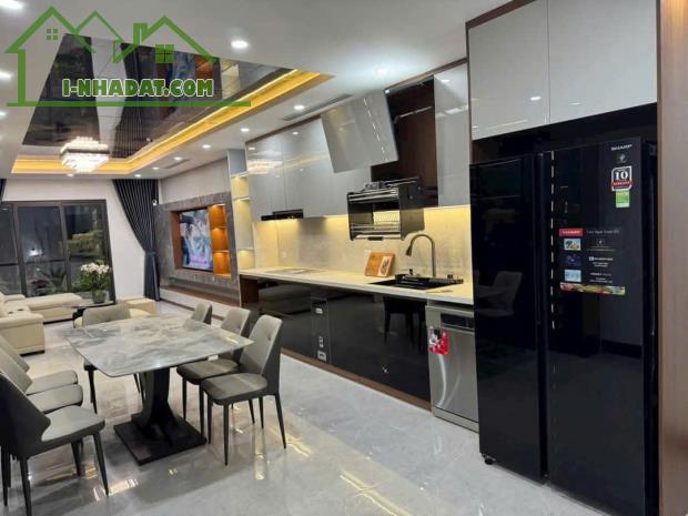 Bán nhà Phố Trạm - Long Biên. Thang Máy, Kinh Doanh, cách 1 nhà ra Phố. 60m x 8T. - 2