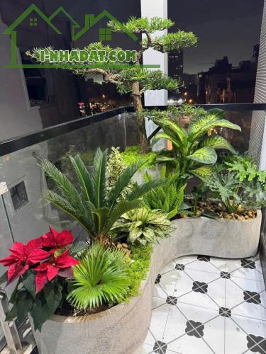 Bán nhà Phố Trạm - Long Biên. Thang Máy, Kinh Doanh, cách 1 nhà ra Phố. 60m x 8T.