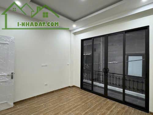 PHÂN LÔ Ô TÔ VÀO NHÀ PHỐ THÁI HÀ - ĐỐNG ĐA - 40M2 x 4T - MT 4M - 13.2 TỶ -NHÀ SÁT PHỐ - 1