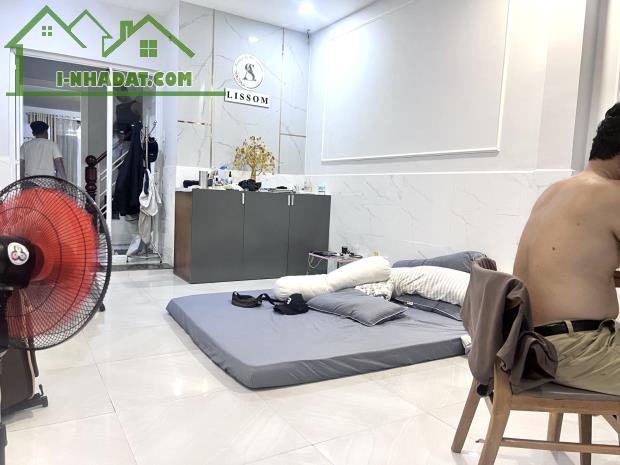 Bán nhà mặt tiền quận 11 - Khu hiếm kinh doanh đa nghành - 13.2 T - 2