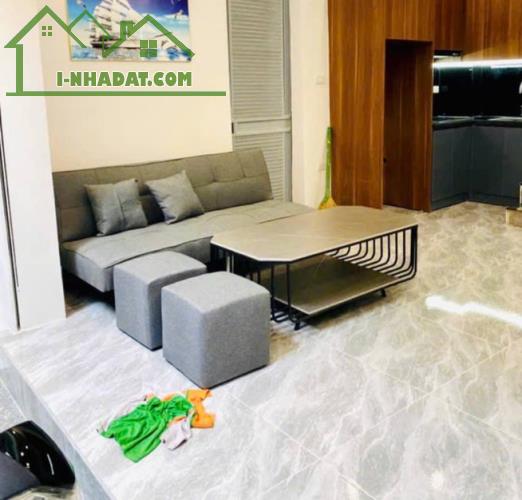 Bán nhà lô góc Hoàng Mai, nhà dân xây, ngõ nông rộng, 30m2, 5 tầng, 5 tỷ