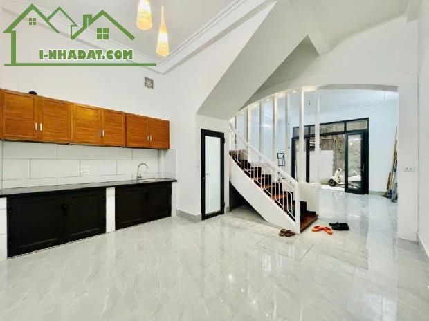 Nhà phố Kim Ngưu - 51 m2 - Nhà đẹp ở ngay, gần phố, ngõ đẹp - Sổ đỏ vuông - Hơn 8 Tỷ
