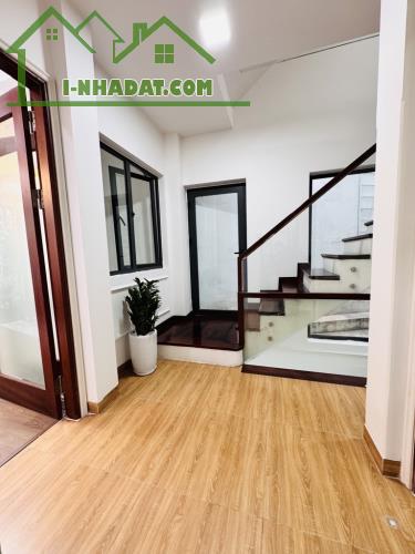 Bán nhà đẹp Cầu Giấy 66m2, Phân lô, Oto vào nhà, 2 thoáng, Dân trí cao, An sinh tốt,