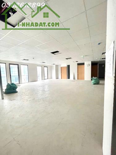 TÒA BUILDING VP CẦU GIẤY, 240/280M x 10T, MT 18M, VỈA HÈ Ô TÔ TRÁNH, 142 TỶ