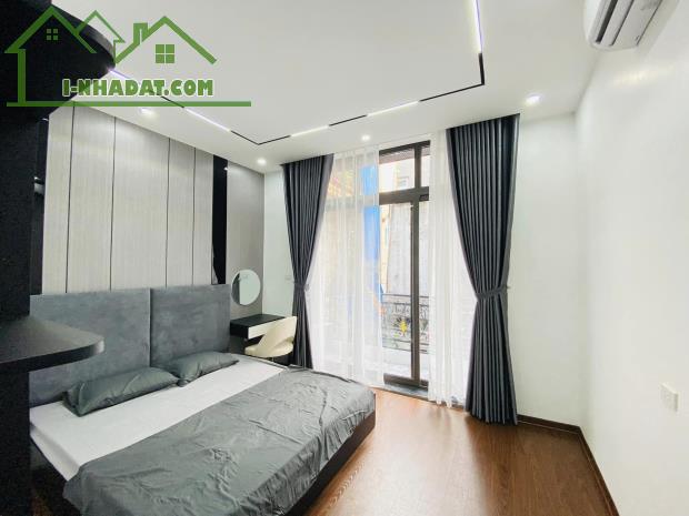 BÁN NHÀ TRUNG TÂM ĐỐNG ĐA, CHỈ 1 NHÀ RA MẶT PHỐ, ÔTÔ CẤT TRONG NHÀ, 5 TẦNG MỚI, KINH DOANH - 1