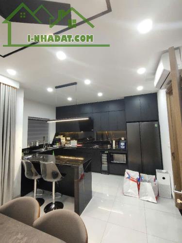 CỰC HIẾM NHÀ 5 TẦNG LÔ GÓC CẦN BÁN GẤP - 2
