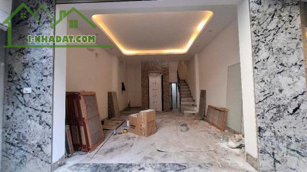 BÁN 8 CĂN NHÀ Ô TÔ ĐỖ CỔNG, NGÕ THÔNG, KHU THANH NHÀN, 35M2, THANG MÁY GIÁ NHỈNH 8 TỶ