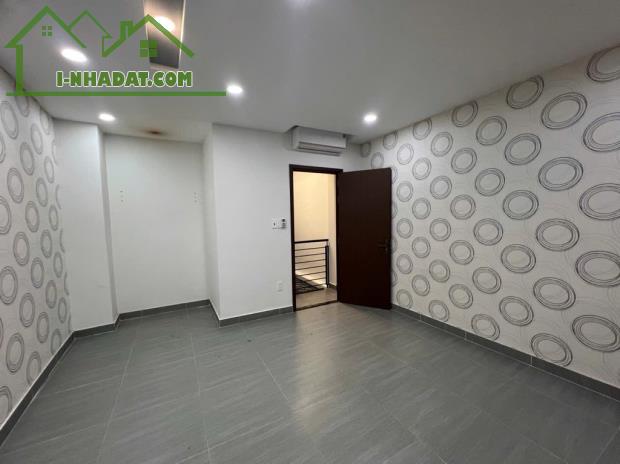 Mua Bán nhà Lê Đình Cẩn, 66m2, 3 tầng, 4 phòng ngủ, đường 8m xe tải quay đầu. Hoàn công đủ