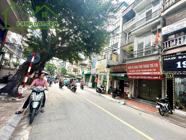 Bán nhà Phố Nguyễn Ngọc Nại, Thanh Xuân. DT: 45m. Vỉa hè Oto tránh, K doanh. Giá: 15 tỷ 9 - 3