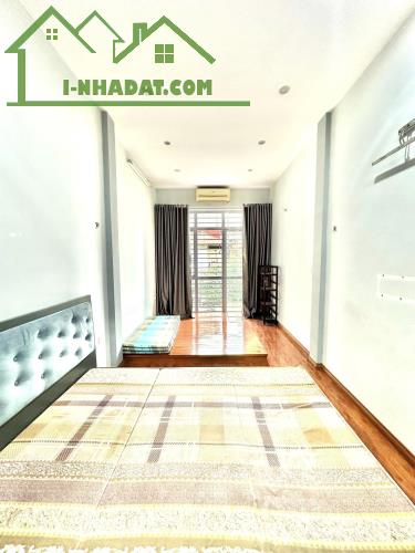 Bán nhà Phố Nguyễn Ngọc Nại, Thanh Xuân. DT: 45m. Vỉa hè Oto tránh, K doanh. Giá: 15 tỷ 9 - 2