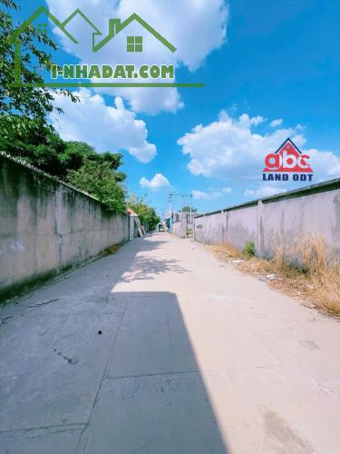 D443 
**Cần bán đất 2 sào 7 (2.700m²), thiết kế SKC, đã đóng thuế tất cả tại Khu vực Suối - 2