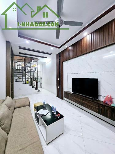BÁN NHÀ MINH KHAI Ở LUÔN, NGÕ NÔNG, GẦN Ô TÔ, DÂN XÂY, HAI THOÁNG 63M2 GIÁ CHỈ 10 TỶ