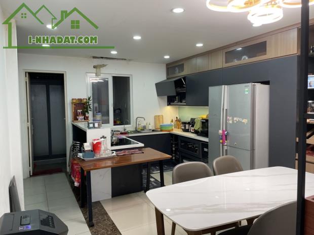 🏠 BÁN NHÀ 4 TẦNG ĐẸP, KINH DOANH ĐỈNH, HẺM XE HƠI TẠI TÂN BÌNH!  Diện tích: 60m²  Công nă - 5