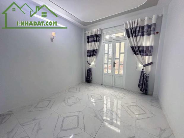 Bán nhà sát mt Hiệp Thành 13 Q12 , 33m2-3tang , hẻm kiamoning , liền kề chợ , 3 TỶ NHỈNH