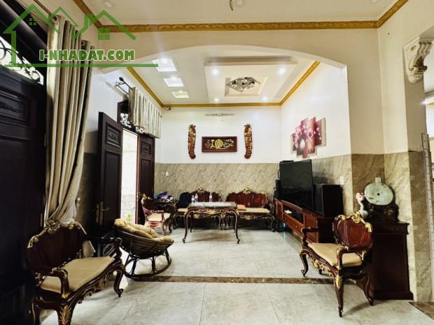 Bán nhà Mặt tiền Đô Đốc Lộc, Tân Phú 319m2 – Giá 28 Tỷ tl.