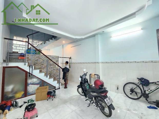 BÁN NHÀ HẺM ĐẸP GIÁ RẺ, NGANG 4.7, GẦN SIÊU THỊ METRO QUẬN 12 - 2