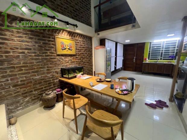 Bán nhà dân xây Tư Đình, Long Biên. Thiết kế 1 0 2. 32m x 5T. Giá hơn 5 tỷ. Lh 0965858116 - 1