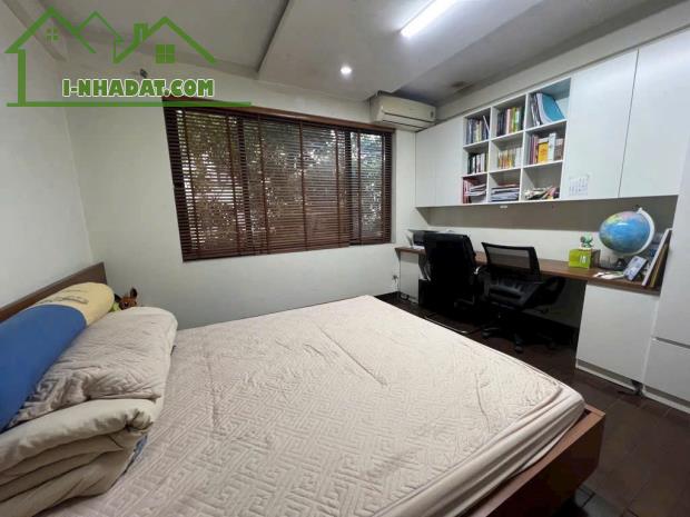 Bán nhà dân xây Tư Đình, Long Biên. Thiết kế 1 0 2. 32m x 5T. Giá hơn 5 tỷ. Lh 0965858116 - 4