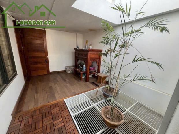 Bán nhà dân xây Tư Đình, Long Biên. Thiết kế 1 0 2. 32m x 5T. Giá hơn 5 tỷ. Lh 0965858116 - 5