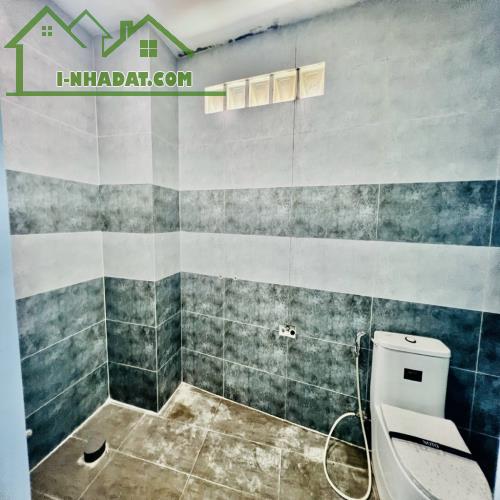 Bán nhà mặt phố chỉ có 2 ty…N…NN _ 2 tầng 2 pn 2 wc _ 89 mét ra đến Đường Tây Hòa, Phường - 4