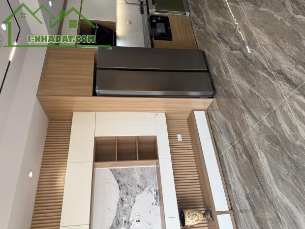 Bán nhà trung tâm Long Biên 60m2, 8tầng, mặt tiền 5m, giá bán hơn 16 tỷ. - 2