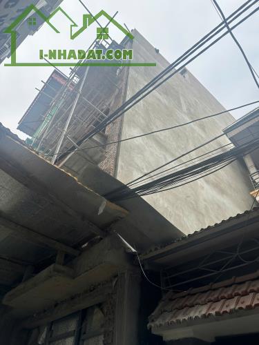 Nhà mới thang máy kinh doanh-gara 7 chỗ-52m2*5T*13.5 tỷ ngay Làng Lụa