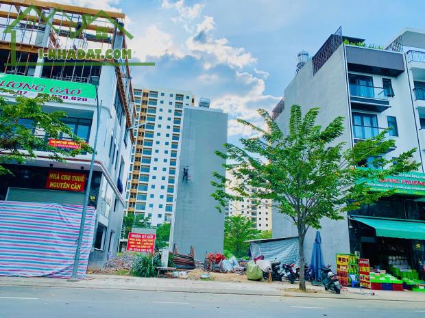 Bán Đất Xây Cao 6 Tầng Mặt Tiền Chợ Bình Khánh,Quận 2 DT:139m2(10mx13,9m) Đường Rộng 24m