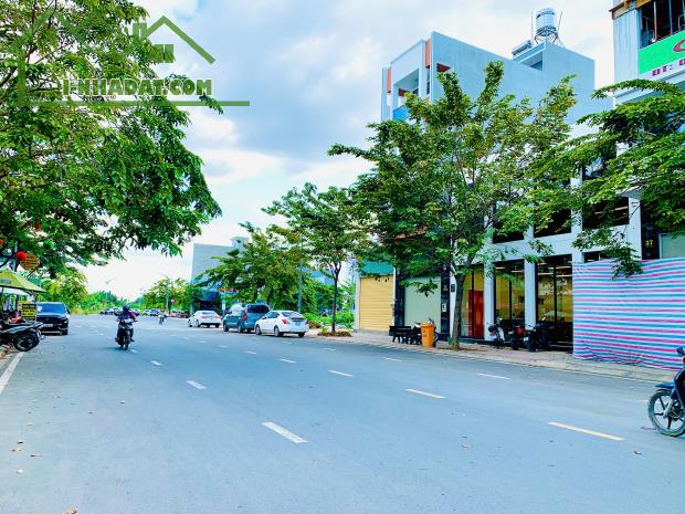 Bán Đất Xây Cao 6 Tầng Mặt Tiền Chợ Bình Khánh,Quận 2 DT:139m2(10mx13,9m) Đường Rộng 24m - 3