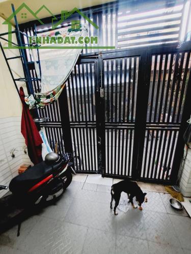 Bán nhà Bình Tân, đường Lê Đình Cẩn, 40m2, 3 lầu, hẻm xe hơi, chỉ nhỉnh 4 tỷ - 1