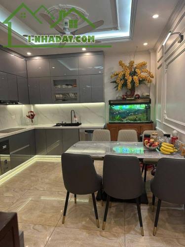 Đỉnh nóc kịch trần Bồ Đề 53m2 x 5T lô góc gara full nội thất ngõ thông kinh doanh. 13,9tỷ - 4