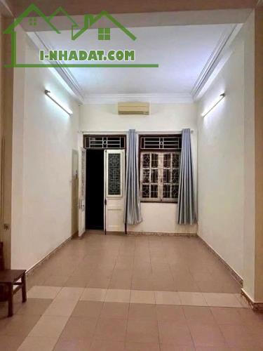 Cho thuê nhà ngõ 243 Tam Trinh, 60m2, 2.5 tầng, 3 ngủ, chỉ 8.5tr - 3