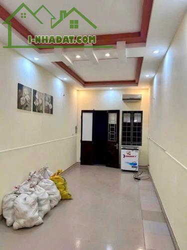 Cho thuê nhà ngõ 243 Tam Trinh, 60m2, 2.5 tầng, 3 ngủ, chỉ 8.5tr - 1